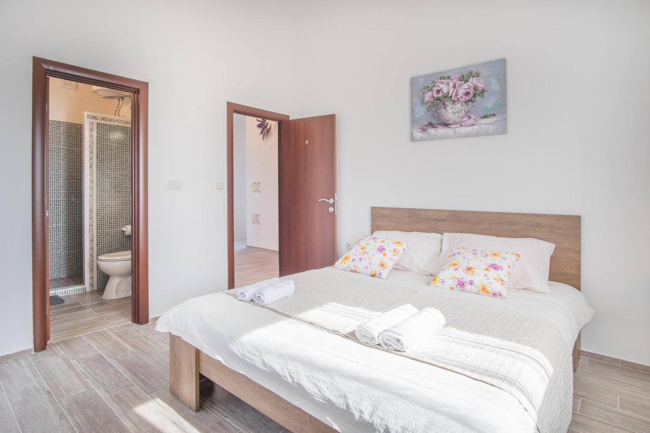 Villa Dijana East Linardici ภายนอก รูปภาพ