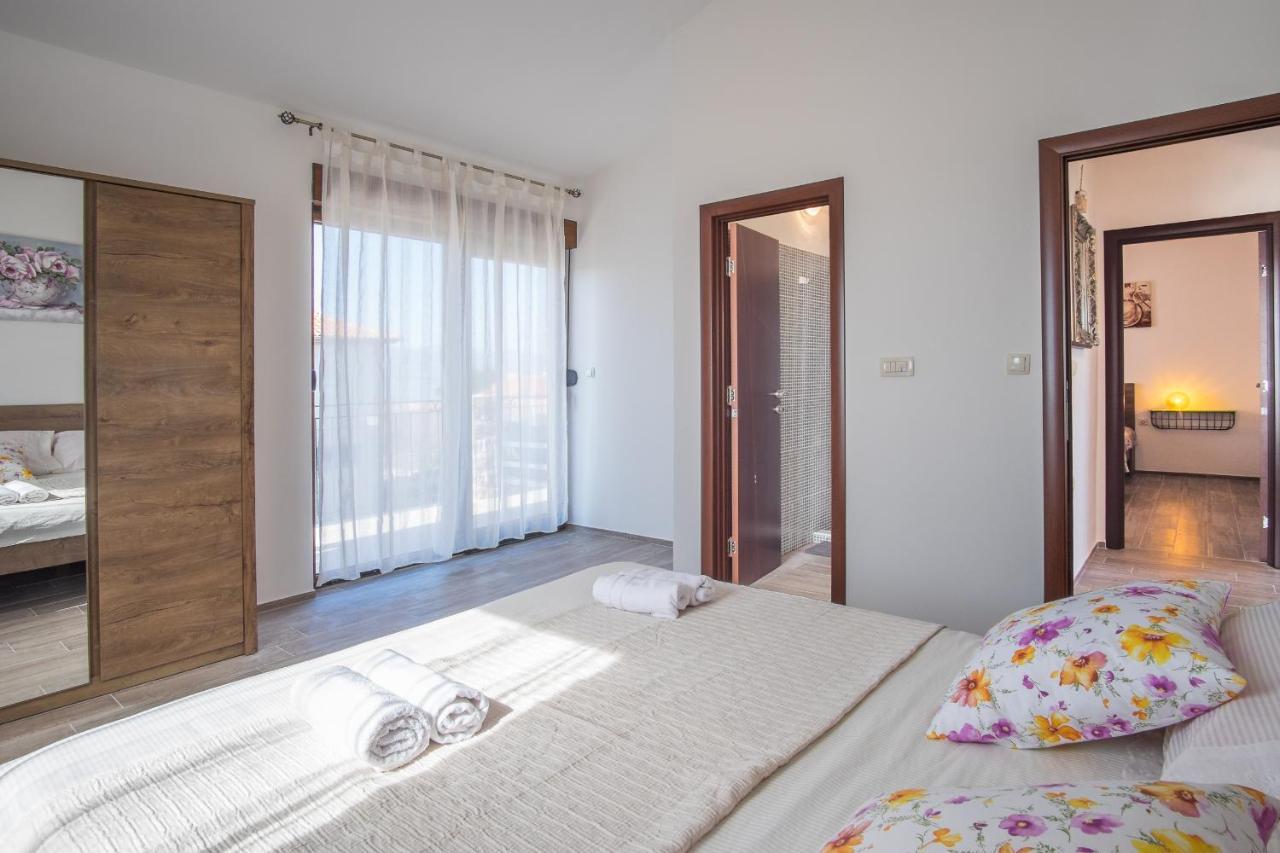 Villa Dijana East Linardici ภายนอก รูปภาพ